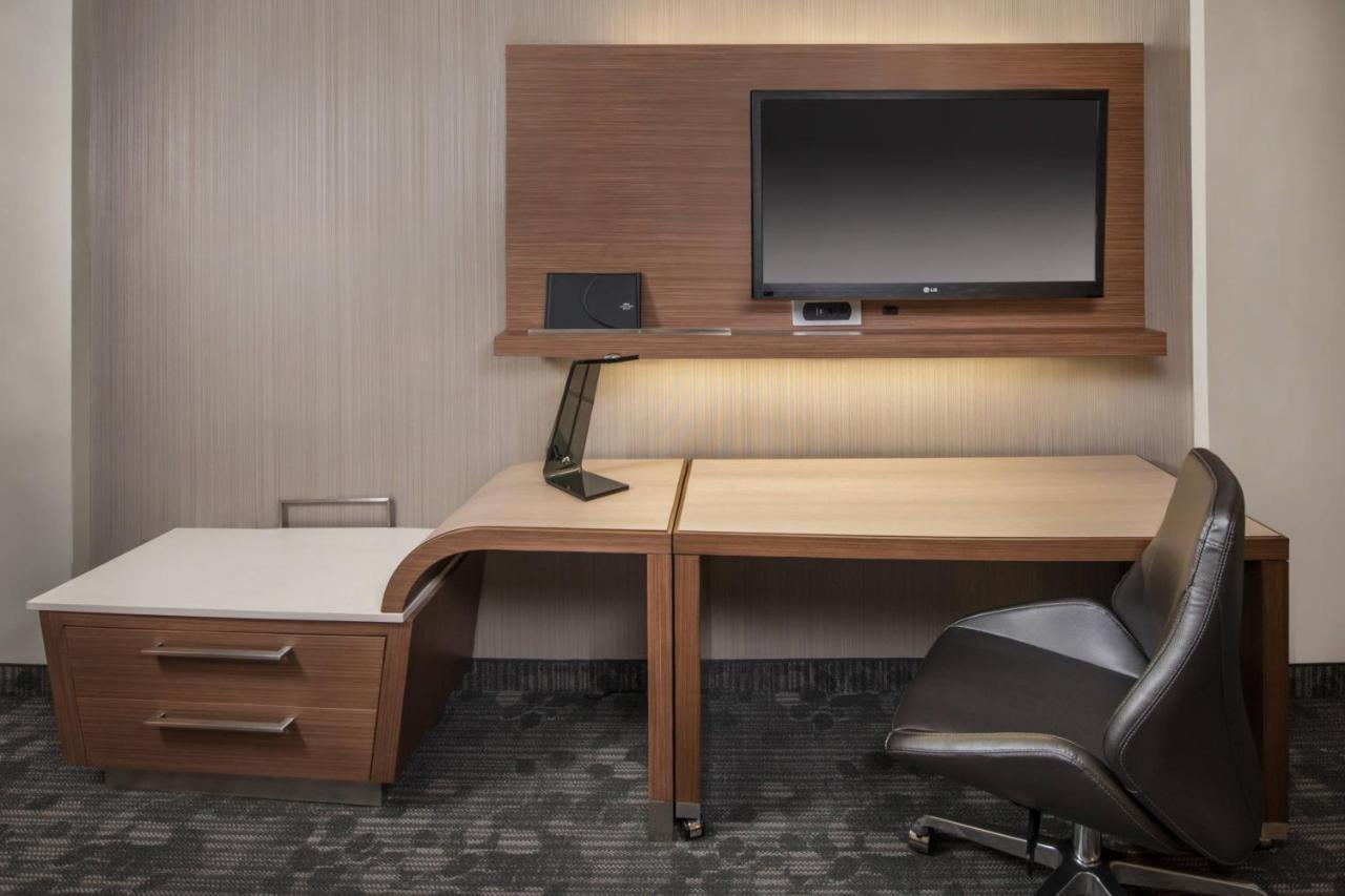 Courtyard By Marriott New York Queens, Jamaica 外观 照片